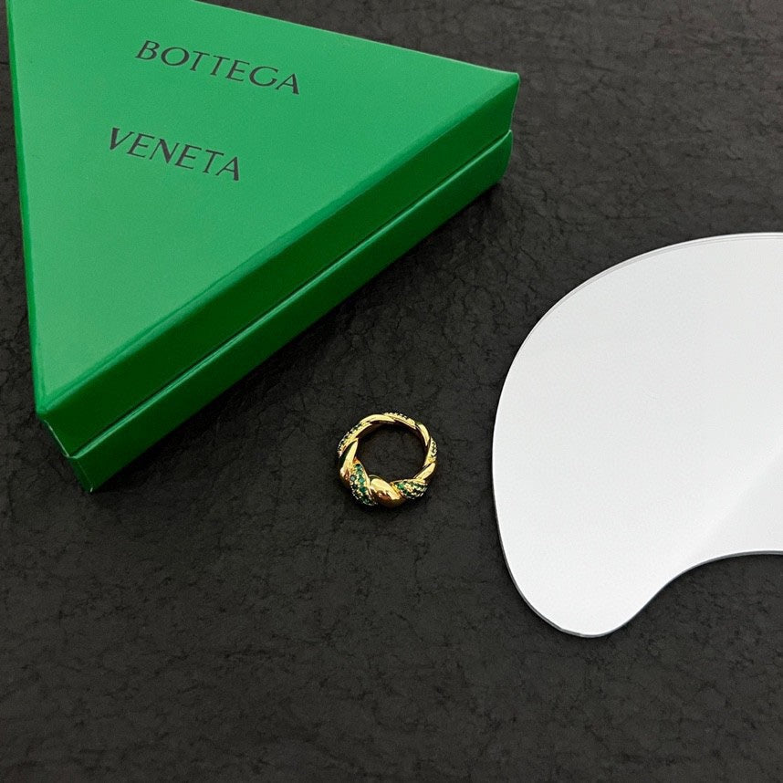 18K BVLGARI Green Crystals Ring